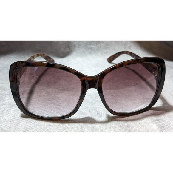 Calvin Klein Preppy Tortoise Butterfly Frame Sunglasses main image 7